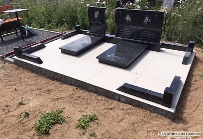Комплекс на три места с надгробными плитами
